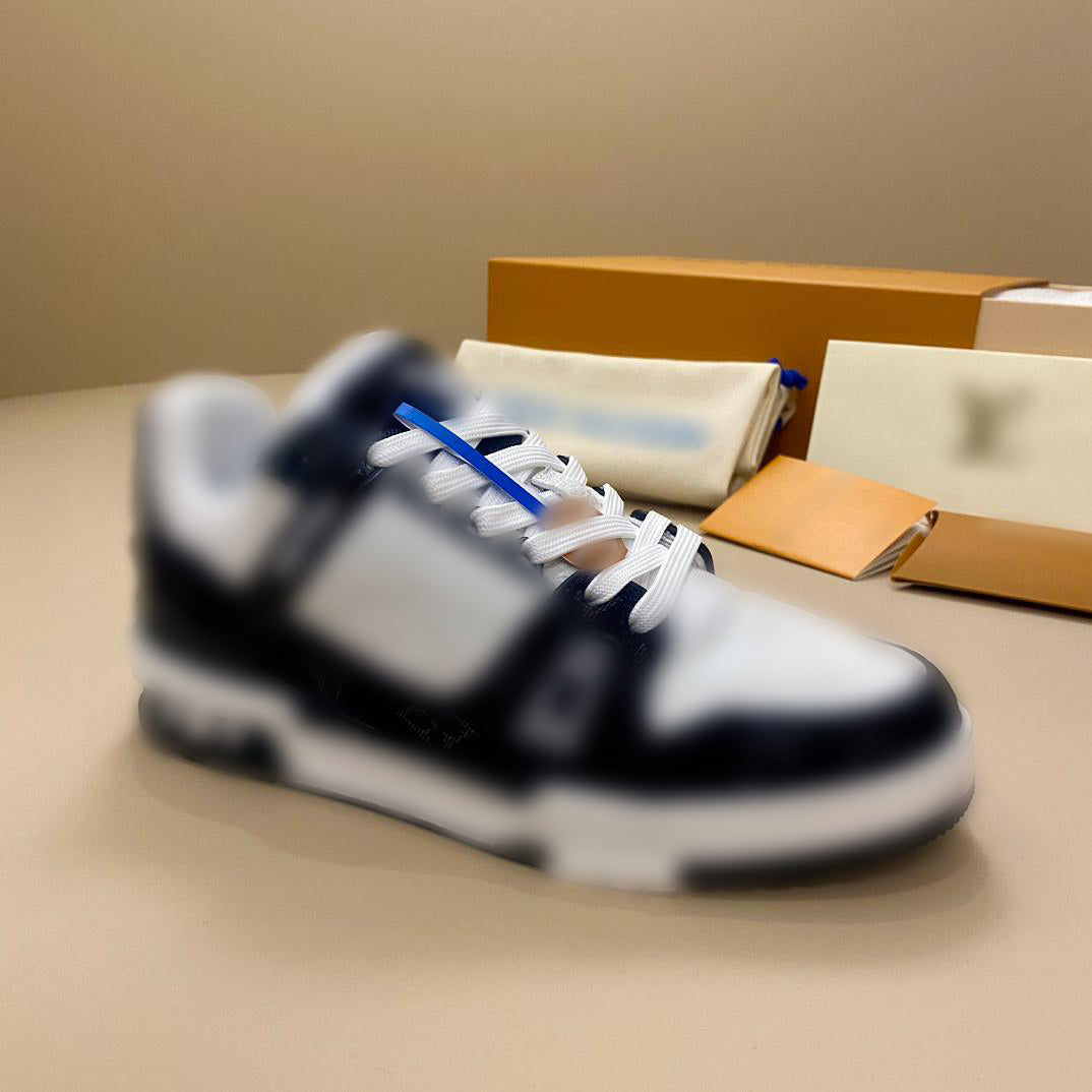 Black Trainer
