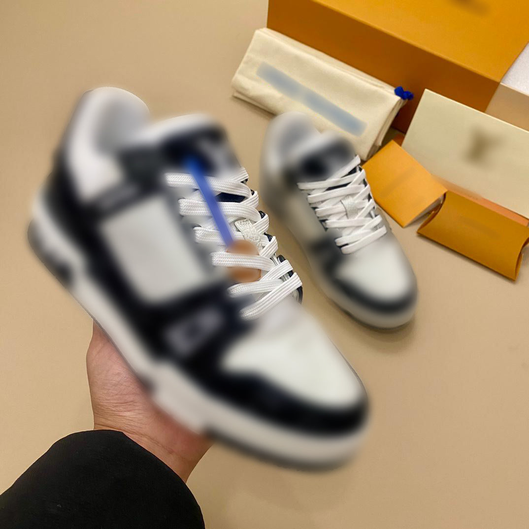 Black Trainer