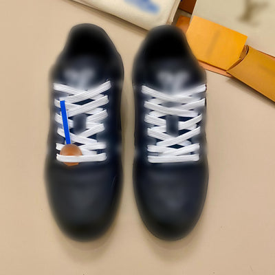 Black Trainer